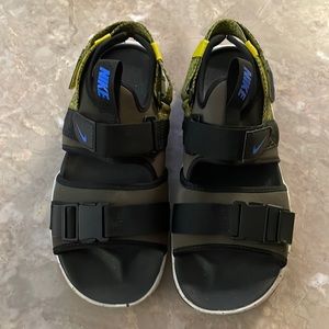 Nike canyon Sandals